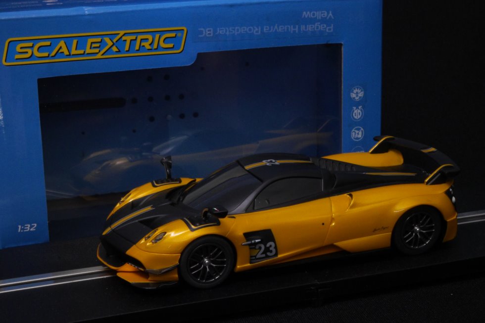 Preview: Scalextric Pagani Huayra Roadster BC – Yellow – Jadlam